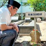 Menteri Halim Iskandar Nyekar Makam Ayah dan Sungkem Ibu di Jombang