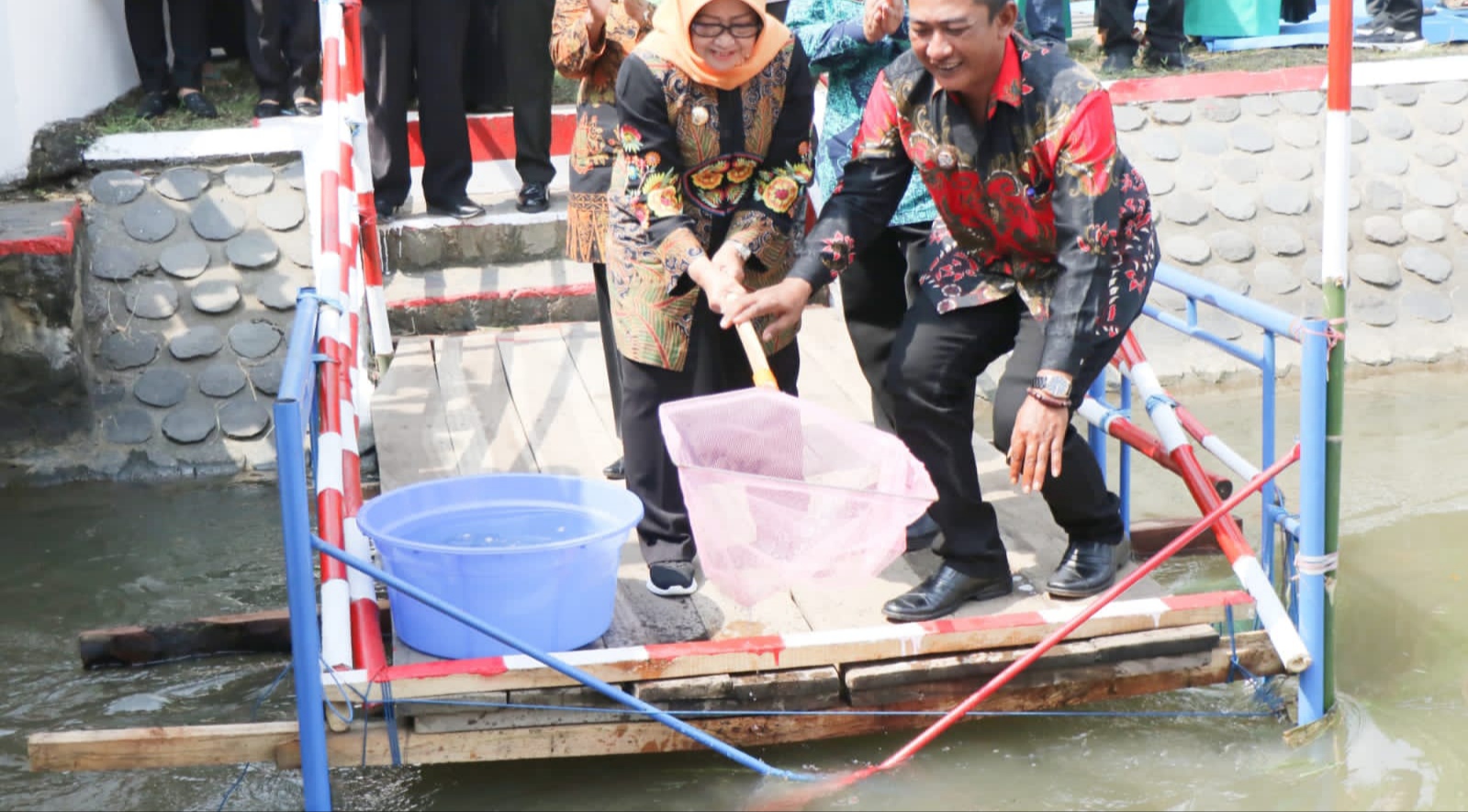 105 Ribu Benih Ikan Tombro Ditebar ke Sungai di Jombang