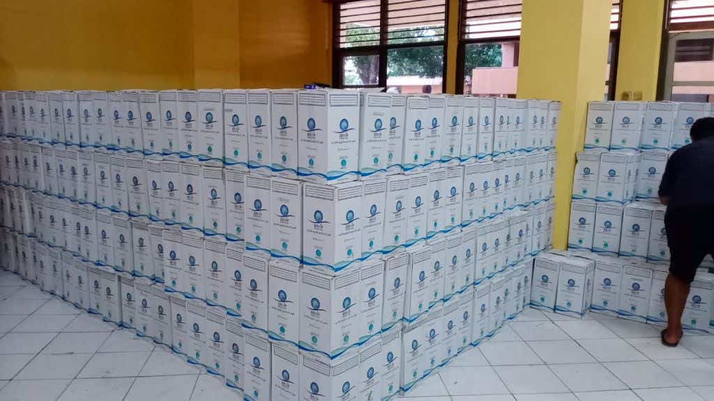 Ribuan Kemasan Air Zamzam untuk Jemaah Haji Sudah Tiba di Embarkasi Surabaya