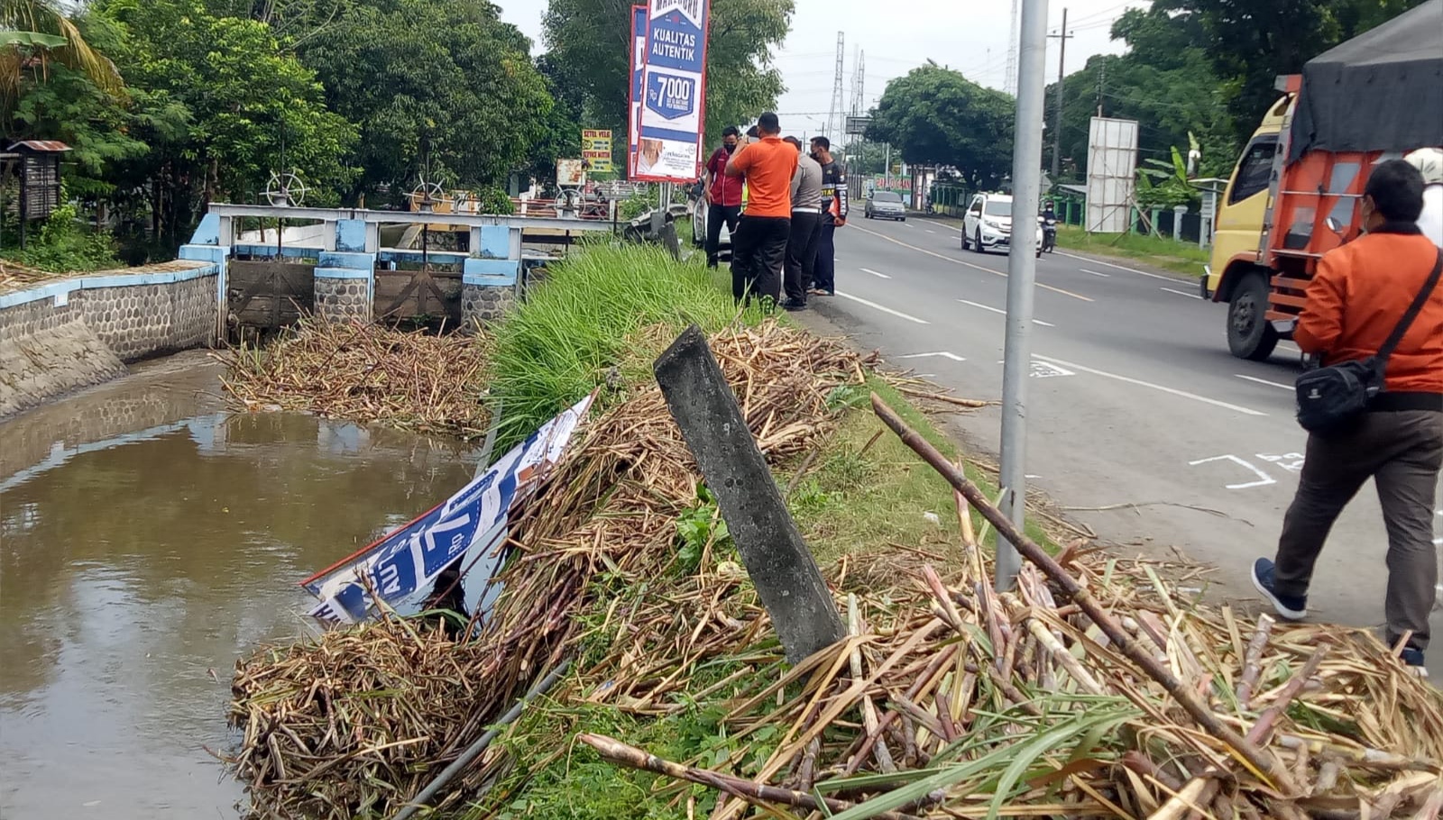 Polisi Olah TKP Kecelakaan Maut di Jombang, Sopir Masih Saksi