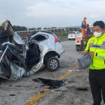 Kecelakaan Maut di Tol Nganjuk, Mobil Ringsek, 1 Penumpang Tewas
