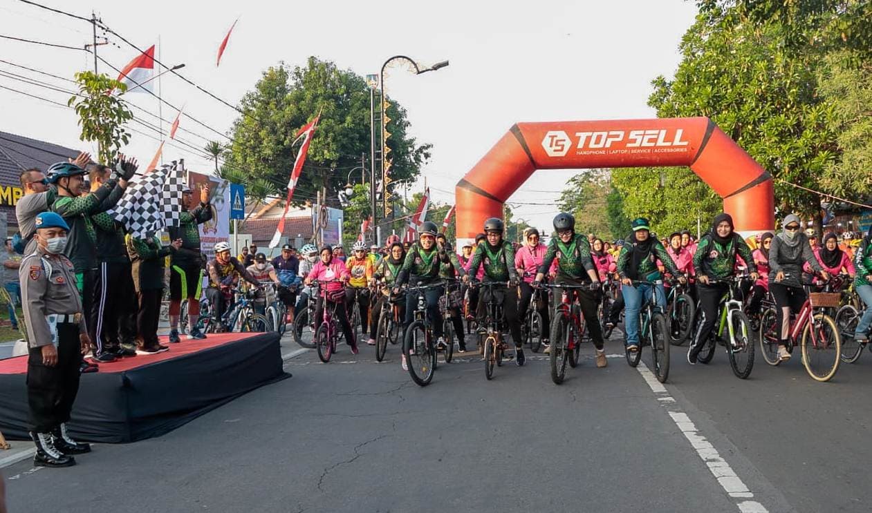 Fun Bike Menyambut Hari Bhayangkara 2022 Ramaikan Jalanan Jombang
