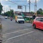 Hati-hati! Ada Dua Perlintasan Jalur Kereta Api di Madiun Diperbaiki