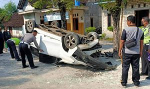 Polisi Meninggal Ditabrak Mobil Xenia di Jalan Raya Soko-Parengan Tuban