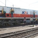 KAI Daop 7 Madiun Bersama Railfans Hias Lokomotif Nuansa Kemerdekaan