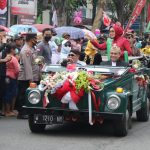 Puluhan Mobil Hias Meriahkan Pawai Budaya HUT 77 RI di Jombang