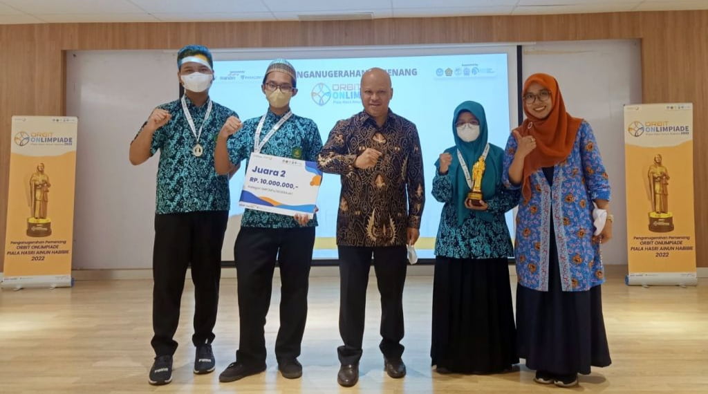 MTsN 1 Kota Malang Juara 2 Onlimpiade Piala Hasri Ainun Habibie