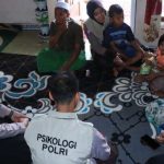 Tim Psikologi Berikan Trauma Healing Korban Pembakaran Rumah di Jember