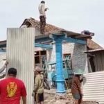 Gotong-royong Perbaiki Rumah Warga Madiun Rusak Diterjang Puting Beliung