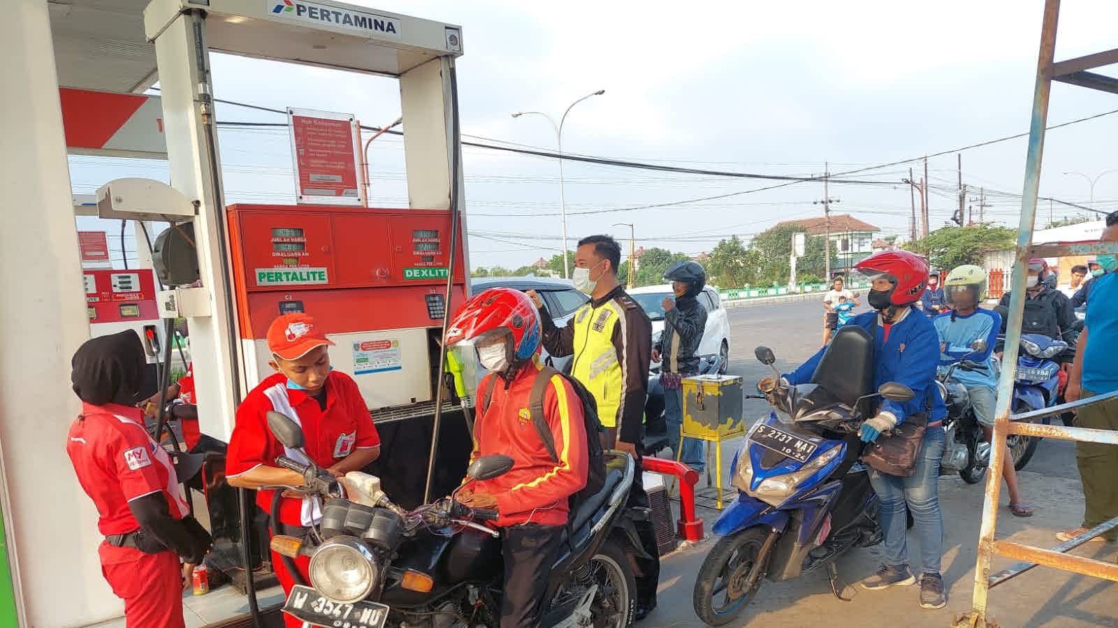 Harga BBM naik, Polisi Perketat Pengamanan dan Pengawasan SPBU di Jombang