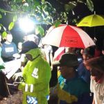 Penyelamatan 4 Orang Ponorogo Terjebak Banjir di Tengah Sungai Berlangsung Dramatis