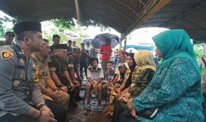 Takziah Keluarga Korban Tragedi Kanjuruhan, Kapolres Jombang Tawari Masuk Polri