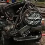 Kereta Api Tabrak Mobil di Nganjuk, Dua Orang Tewas, Balita Selamat
