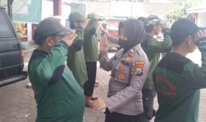 Polwan Latih Linmas untuk Bantu Pengamanan Pilkades Serentak di Situbondo