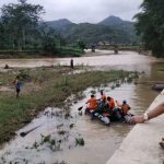 Dua Pelajar Hanyut di Sungai Grindulu Pacitan, Satu Orang Ditemukan Tewas