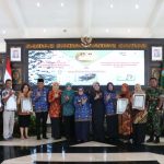Bupati Mundjidah Serahkan 112 Sertifikat Halal Bagi Pelaku Usaha di Jombang
