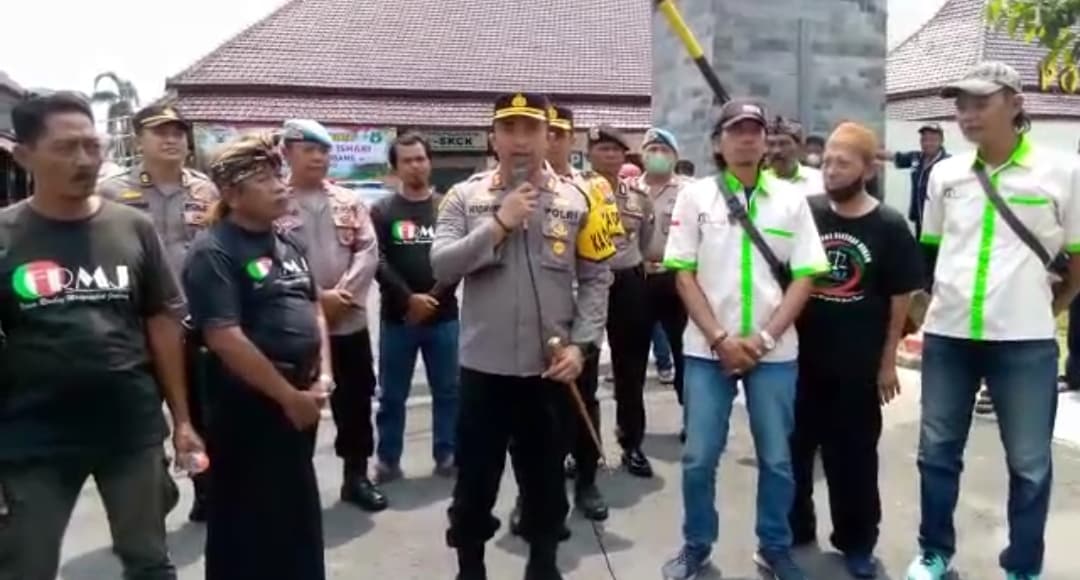 Massa Geruduk Mapolres Jombang Dukung Kinerja Kepolisian