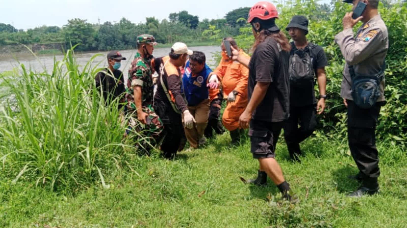 Pencarian Berlanjut, Satu Pelajar Tenggelam di Sungai Brantas Jombang Ditemukan Tewas