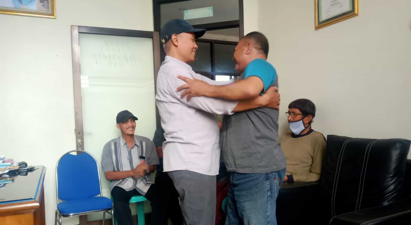 Saling Berpelukan, Kasus Penjual Tahu Tek Aniaya Tukang Bubur di Jombang Damai