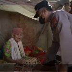 Bikin Haru, Kisah Nenek Sebatangkara Terima Paket Sembako Polisi di Jombang