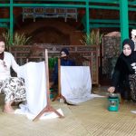 Kunjungi UMKM Produksi Batik di Jombang, Istri Kapolda Jatim Praktik Membatik