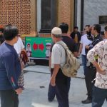 Belasan Sepatu Sandal Jemaah Masjid di Jombang Hilang Ditinggal Salat Jumat