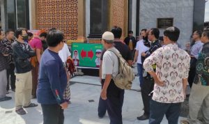 Belasan Sepatu Sandal Jemaah Masjid di Jombang Hilang Ditinggal Salat Jumat