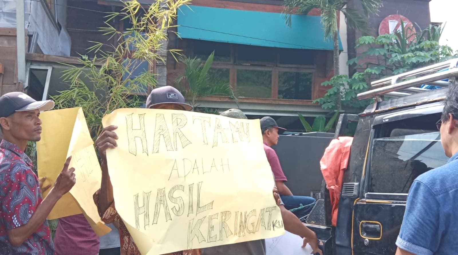 Kantor Kuasa Beli di Jombang Didemo Warga Minta Pelunasan Pembayaran Lahan