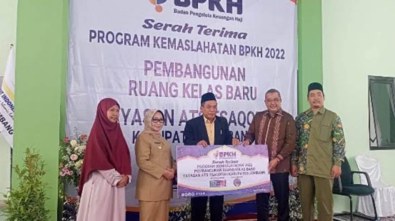 BPKH Gandeng LA- ZUQ Salurkan Bantuan RKB Yayasan Ats-Tsaqofah Jombang