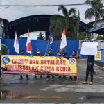 Buruh Demo Kantor Disnaker, Pemkab dan DPRD Jombang Tolak Perpu Cipta Kerja