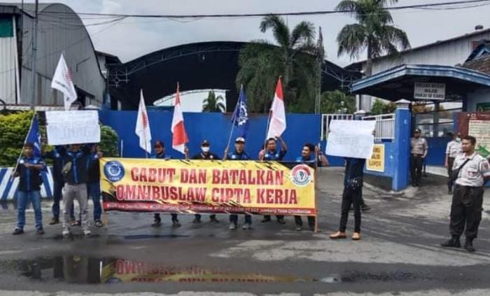 Buruh Demo Kantor Disnaker, Pemkab dan DPRD Jombang Tolak Perpu Cipta Kerja
