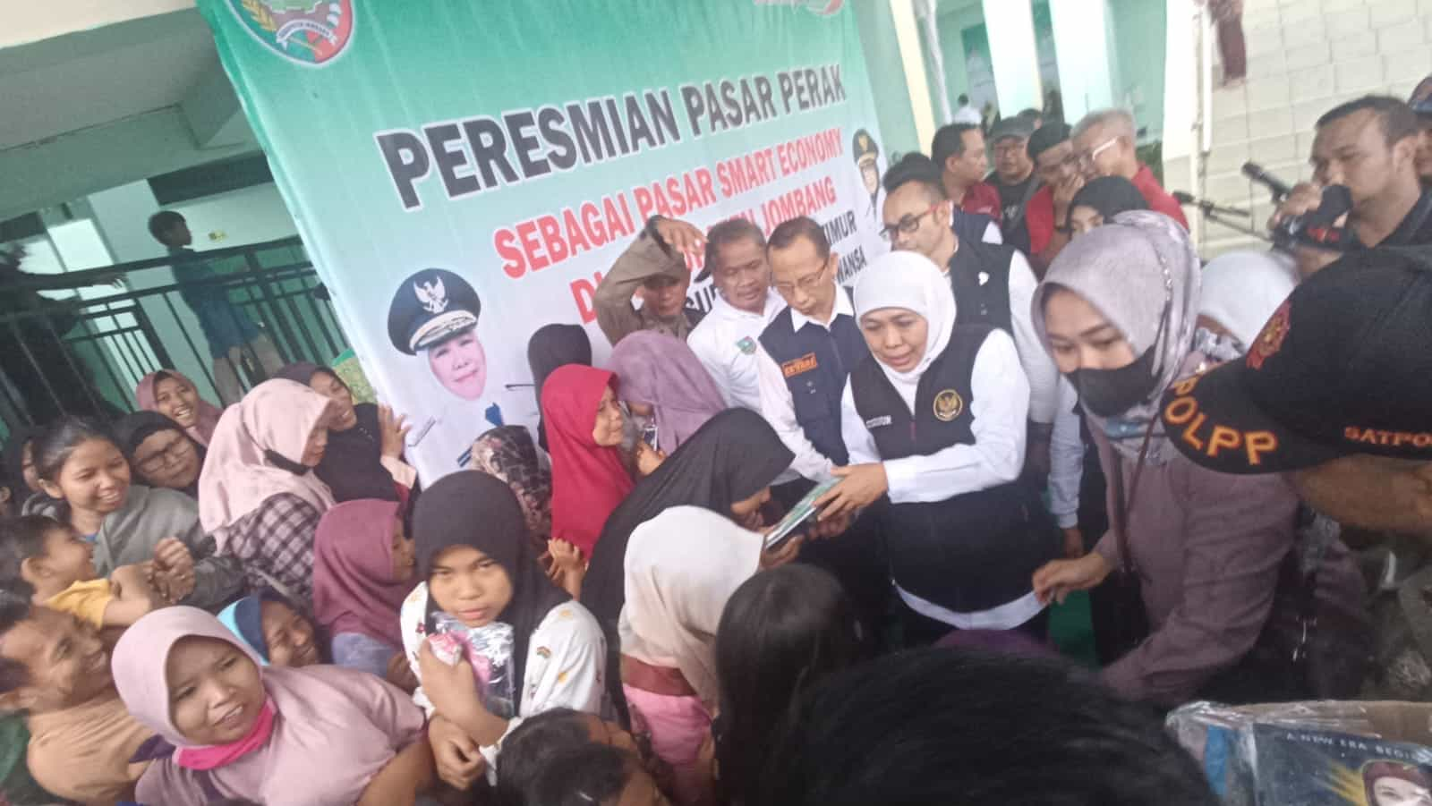 Resmi Beroperasi, Pasar Perak Jombang Gunakan Sistem Pembayaran Elektronik