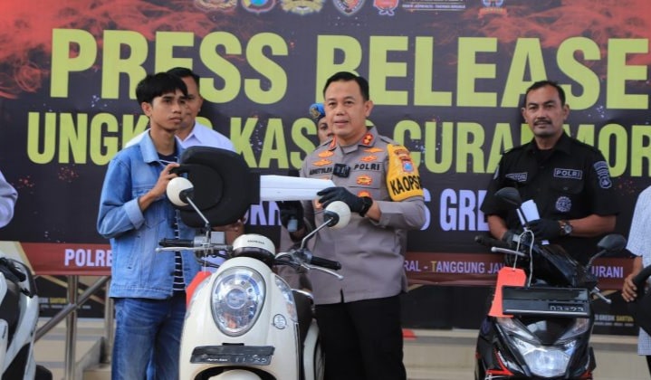 Warga Senang, Polisi Kembalikan Motor Curian ke Pemiliknya di Gresik