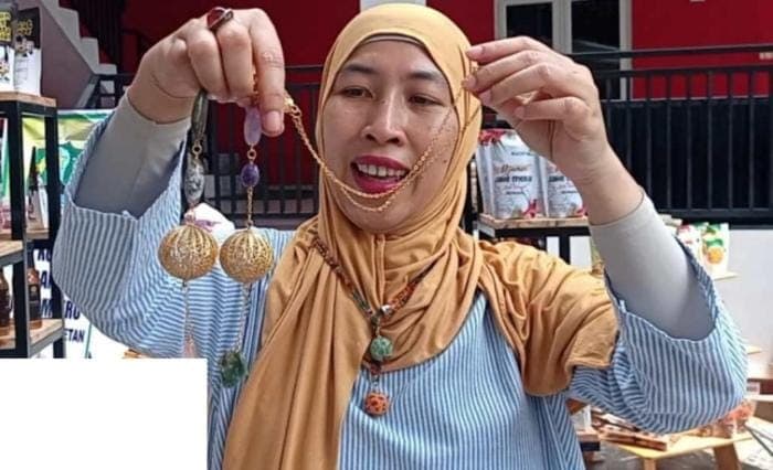 Berkah Ramadan, Perajin Aksesoris Manik-manik Magetan Banyak Meraup Cuan