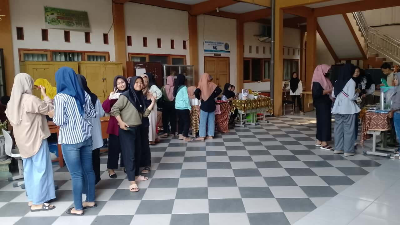 Teater Socatirta SMKN Mojoagung Jombang Sukses Suguhkan Pementasan Maja