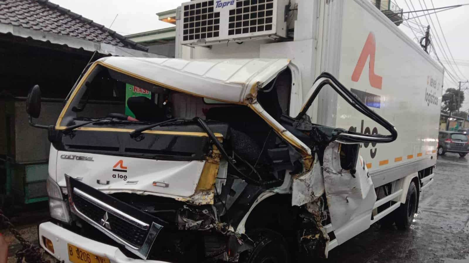 Hati-hati Lur! Dua Truk Tabrakan Hingga Ringsek di Bedahlawak Jombang, Tuh Lihat
