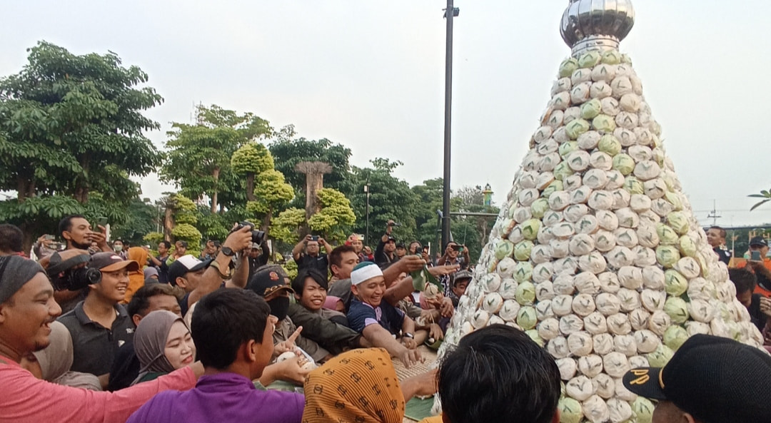 Kirab Tumpeng Apem Jelang Ramadan, Ada Pesan Penting Nih dari Bupati Jombang