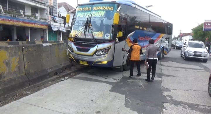 Terlibat Kecelakaan Beruntun di Jombang, Pemotor Ceritakan Selamat dari Maut