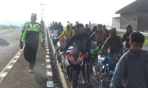Bypass Jombang Diobrak, Puluhan Remaja Dorong Motor ke Kantor Polisi, Kapok!