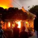 Rumah dan Toko Kelontong Milik Warga Tuban Terbakar Jadi Arang
