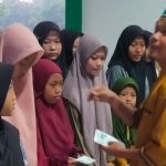 Senyum Ceria Anak Yatim dan Janda Jombang Terima Santunan di Penghujung Ramadan