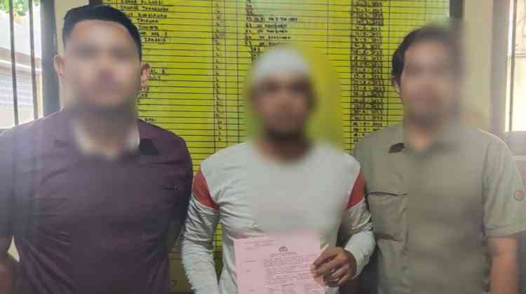Cabuli Keponakan Sejak SMP, FM Dijemput Polisi di Rumahnya Tulungagung