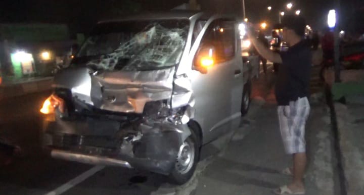 Hantam Mobil Parkir di Jombang, Pikap Gran Max Langsung Begini Jadinya