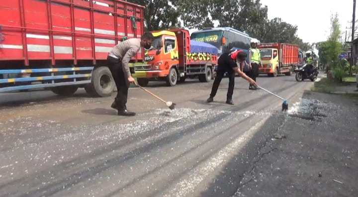 Tiga Mobil Terlibat Kecelakaan Beruntun di Jombang, Sopir Masuk RS