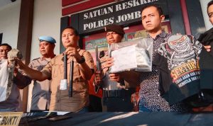 Aksi Brutal Oknum Pendekar di Jombang, Rusak Mobil Polisi dan Bakar Motor Warga