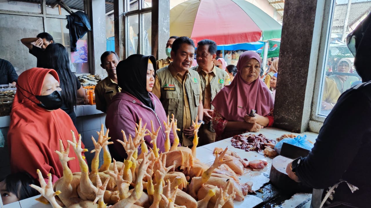 Pantau Harga Pangan di Jombang, Daging Ayam dan Telor Masih Mahal