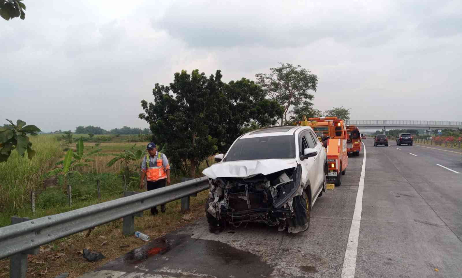 Penyanyi Dangdut Asal Tuban Defarina Indra Dikabarkan Kecelakaan Mobil di Tol Jombang