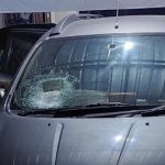 Mobil Mahasiswa Dilempari Batu Pengendara Motor di Diwek Jombang, Kaca Pecah!