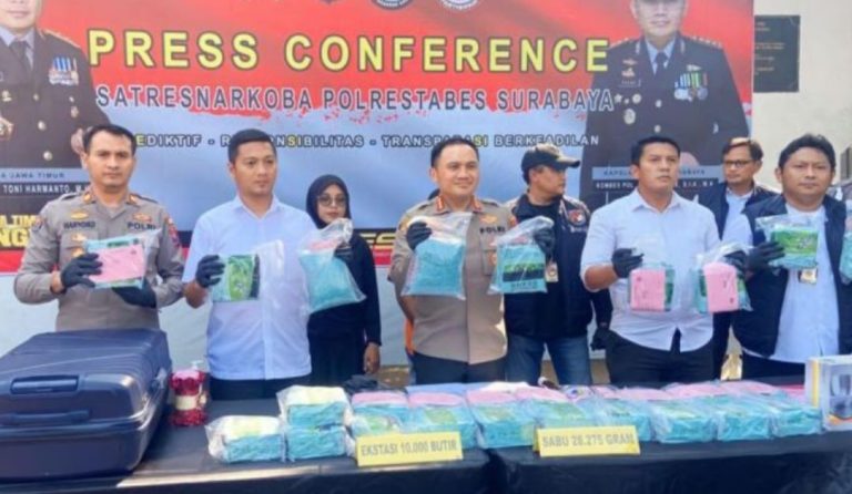 Polisi Surabaya Menangkap Kurir Narkoba Antarpulau Di Malang, Sita 28 ...