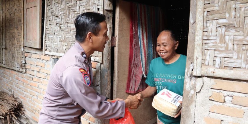 Daging Kurban Idul Adha Dibagikan Door to door ke Rumah Warga Pacitan